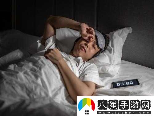 男子深夜睡不著