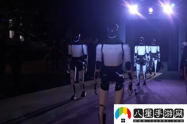 特斯拉Robotaxi終亮相